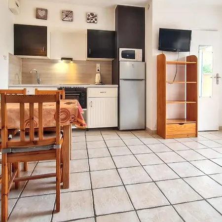 Confortable à Avec Terrasse Et Jardin – 20 M² Appartamento